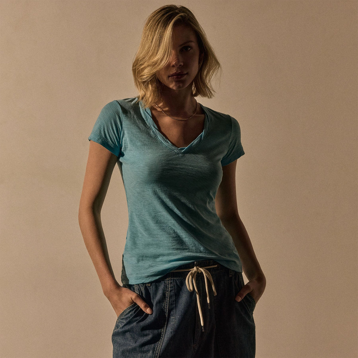 Sheer Slub Casual V Neck in Skipper | James Perse Los Angeles