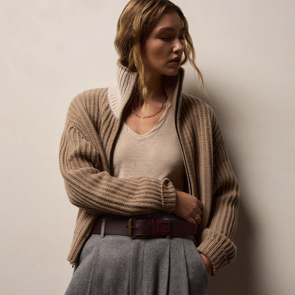 Sheer Slub Casual V Neck in Stone | James Perse Los Angeles