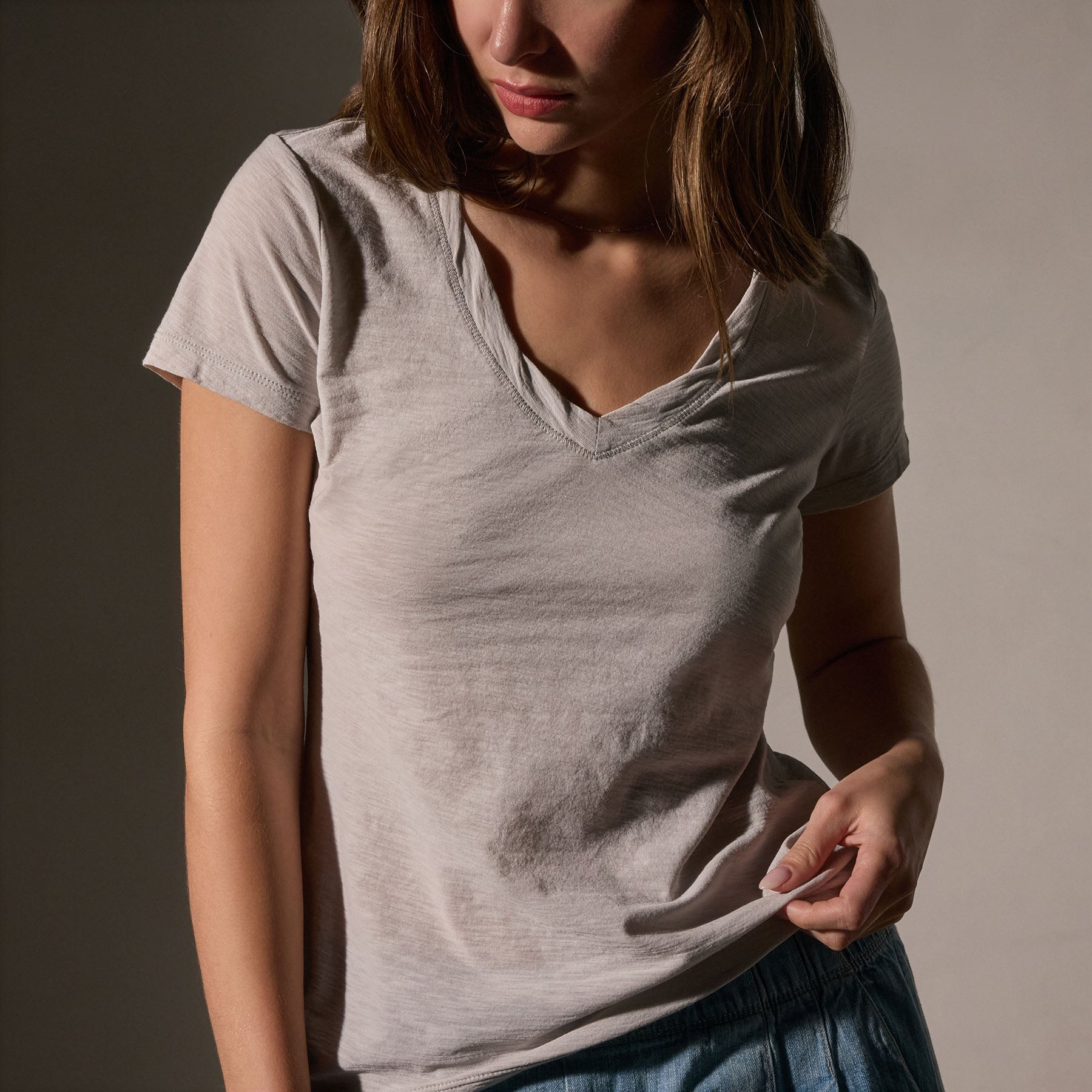Sheer Slub Casual V Neck in Salt | James Perse Los Angeles