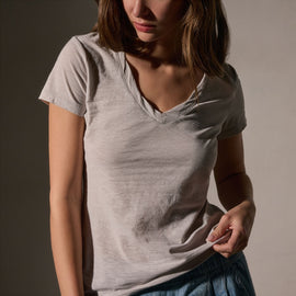 Sheer Slub Casual V Neck in Salt | James Perse Los Angeles