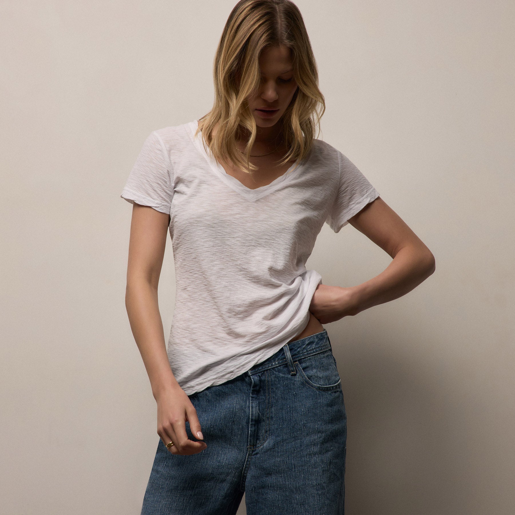 Sheer Slub Casual V Neck in White | James Perse Los Angeles