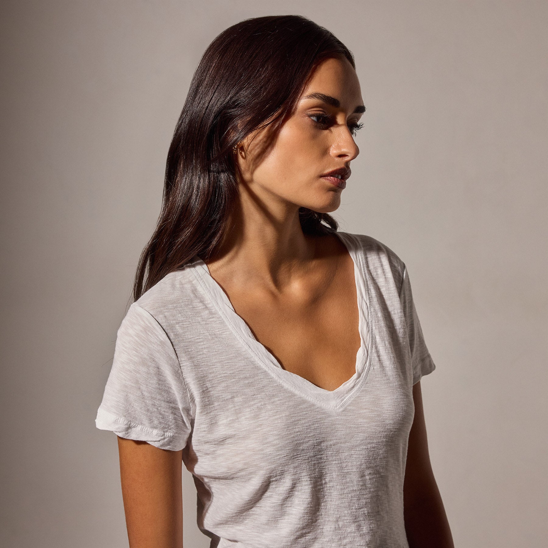 Sheer Slub Casual V Neck in White | James Perse Los Angeles