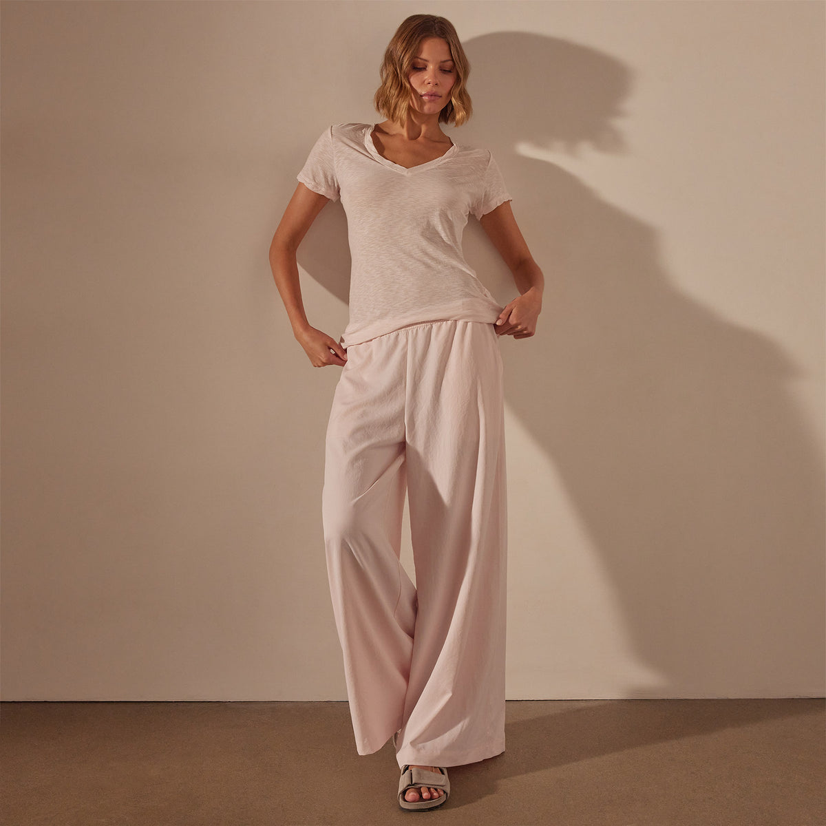 Sheer Slub Casual V Neck in Zephyr | James Perse Los Angeles