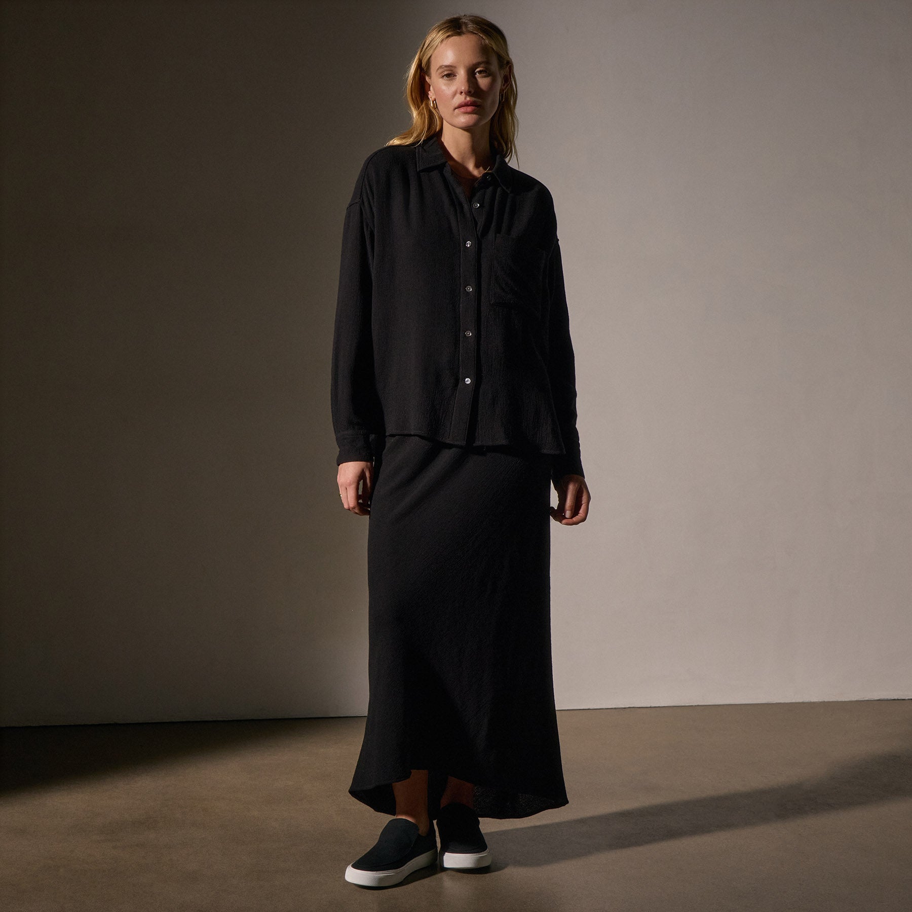 Relaxed Wool Blend Shirt in Black | James Perse Los Angeles