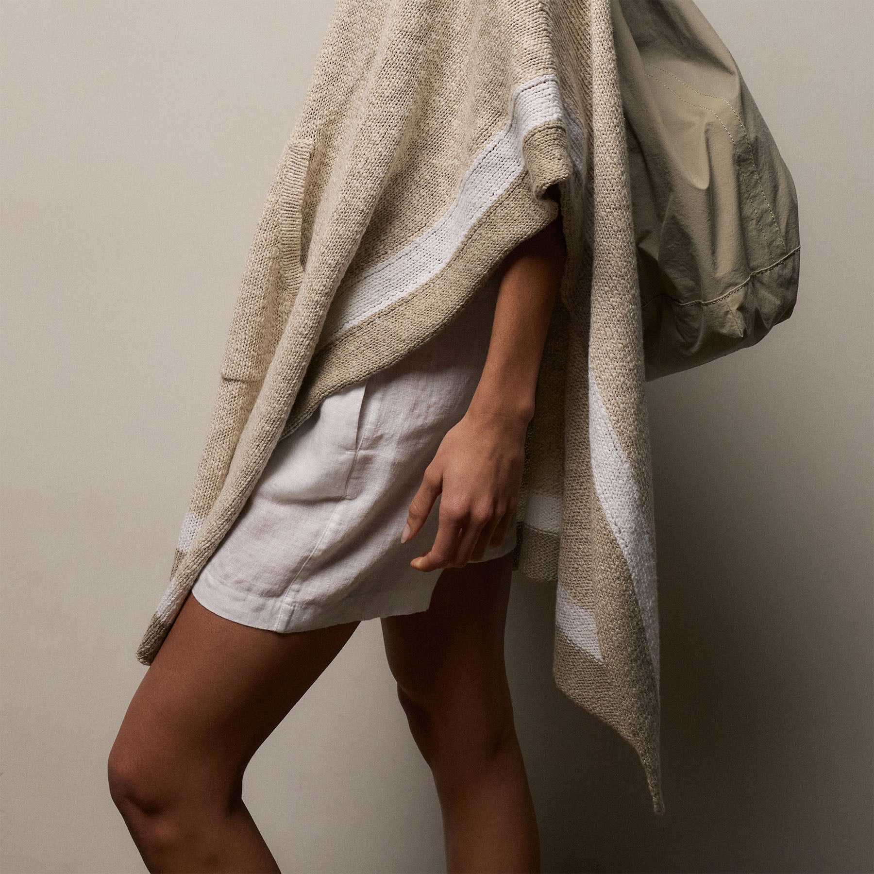 Baja Surf Hooded Poncho In Natural/White/Taupe | James Perse Los