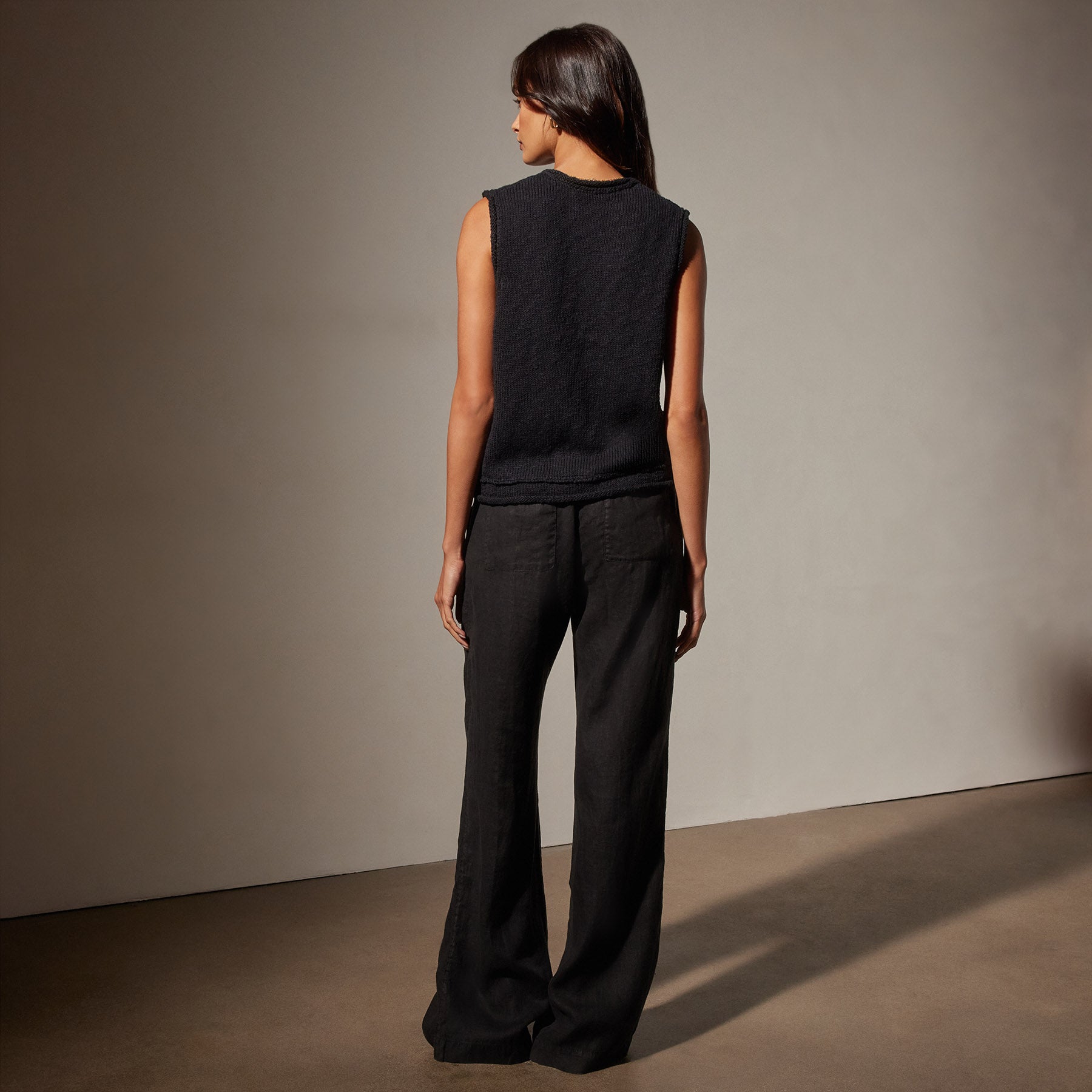 Cotton Linen V Neck Vest - Black | James Perse Los Angeles