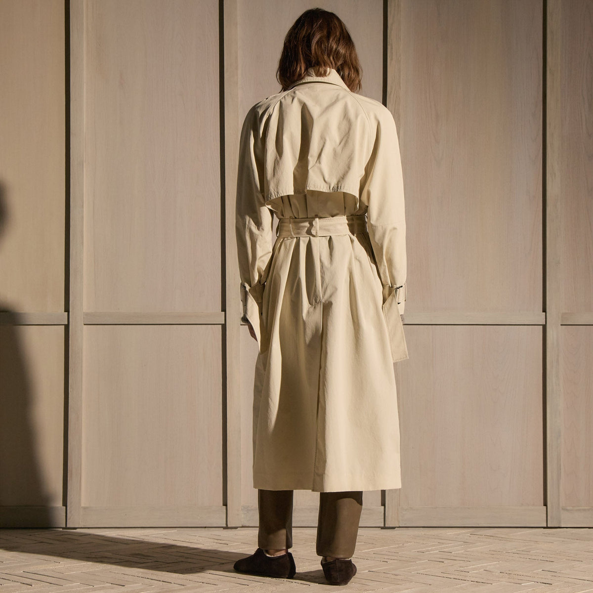 Italian Heavy Poplin Trench Coat in Beige | James Perse Los Angeles