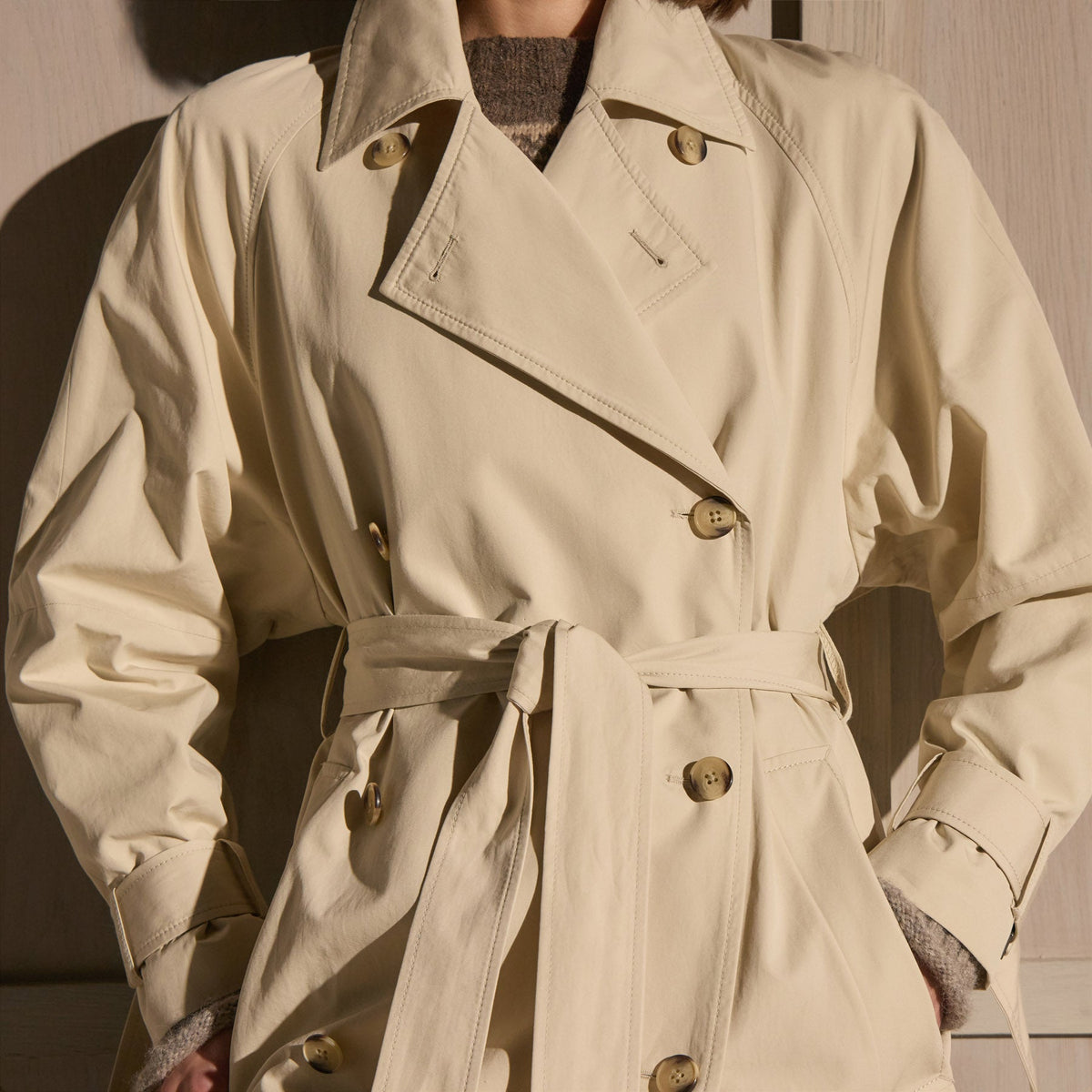 Italian Heavy Poplin Trench Coat in Beige | James Perse Los Angeles