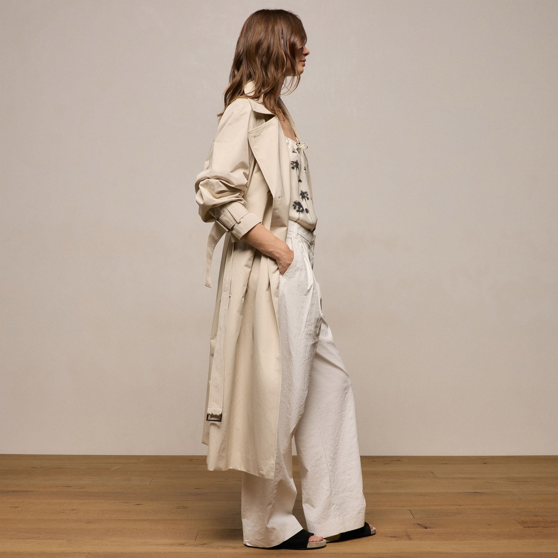 Italian Heavy Poplin Trench Coat in Beige | James Perse Los Angeles