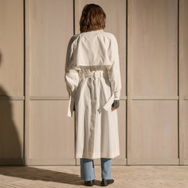 Italian Heavy Poplin Trench Coat in White | James Perse Los Angeles