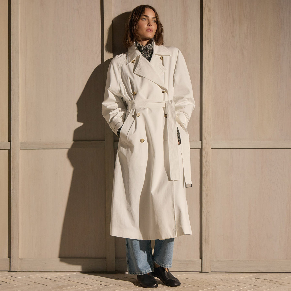 Italian Heavy Poplin Trench Coat in White | James Perse Los Angeles