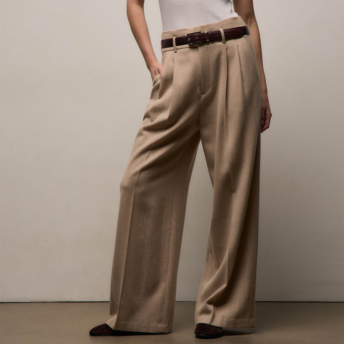 Wool Cashmere Blend Pleated Trouser in Coffee | James Perse Los Angeles