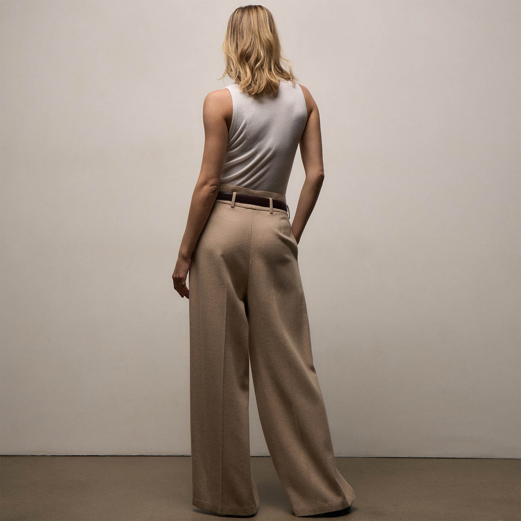 Wool Cashmere Blend Pleated Trouser - Coffee | James Perse Los Angeles