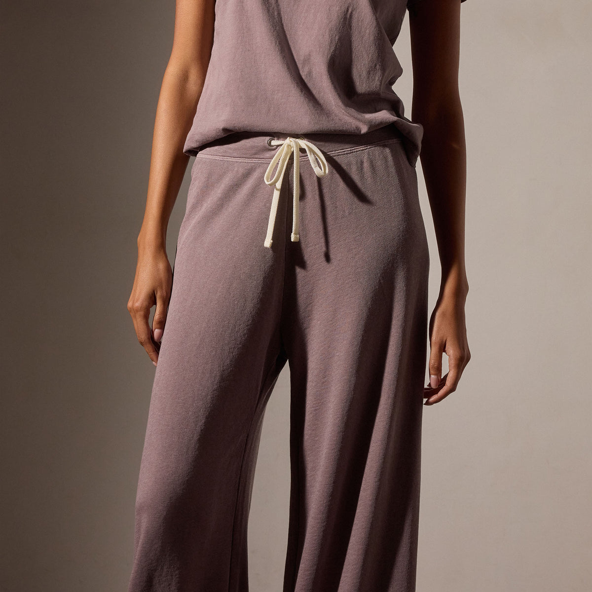 Wide Leg Sweatpant in Red Ash Pigment | James Perse Los Angeles