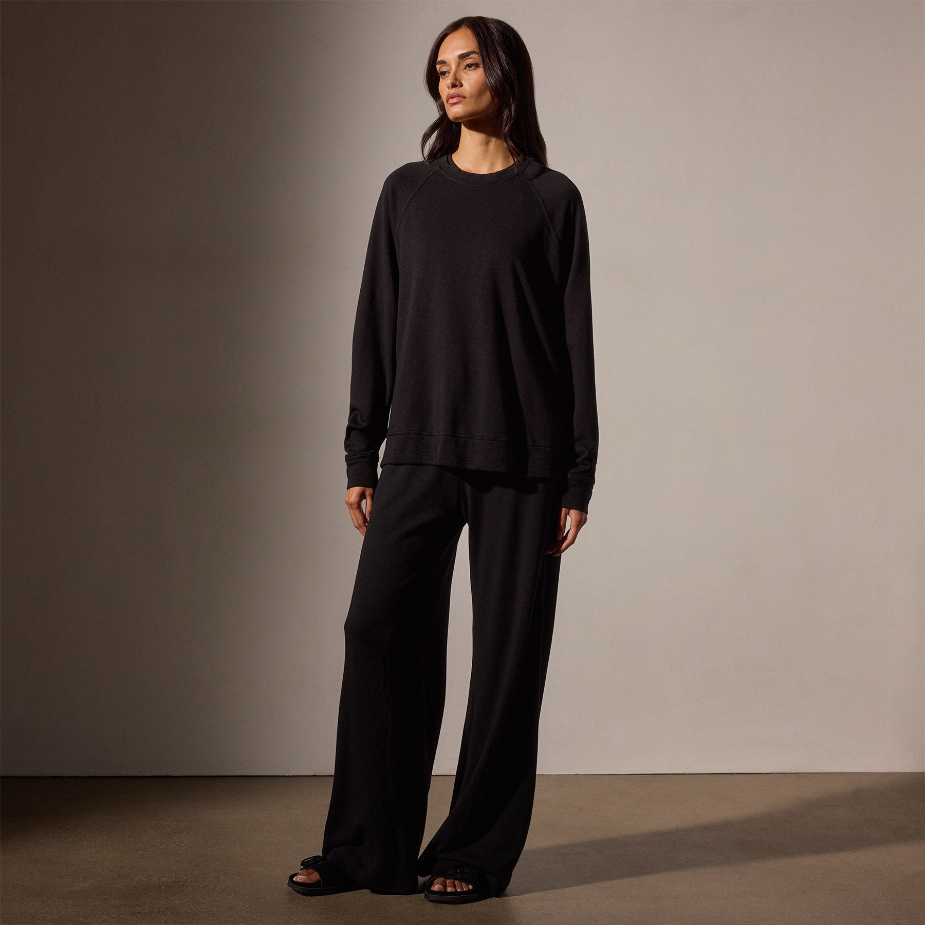 Vintage French Terry Relaxed Sweatshirt in Black | James Perse Los Angeles