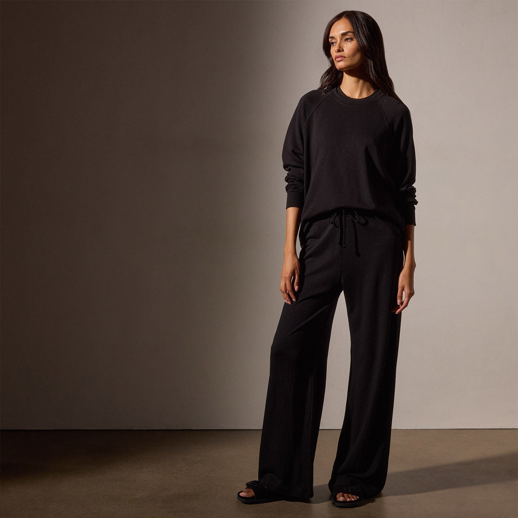 Vintage French Terry Relaxed Sweatshirt in Black | James Perse Los Angeles