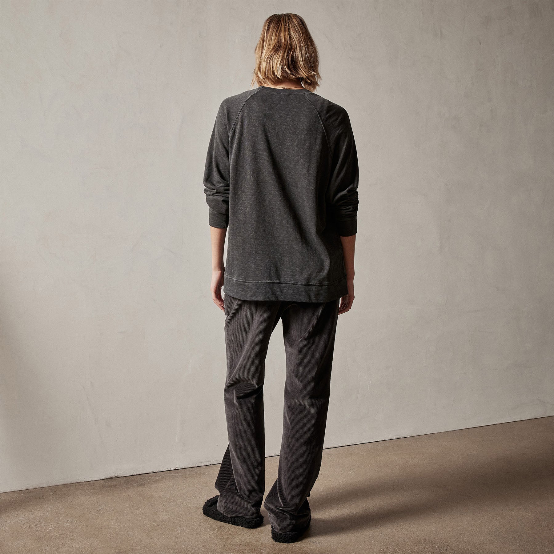 Vintage French Terry Relaxed Sweatshirt in Carbon Pigment | James Perse Los Angeles