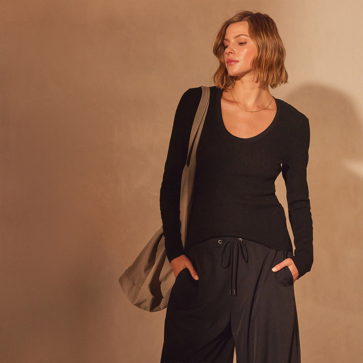 Stretch Linen Ribbed VinNeck in Black | James Perse Los Angeles