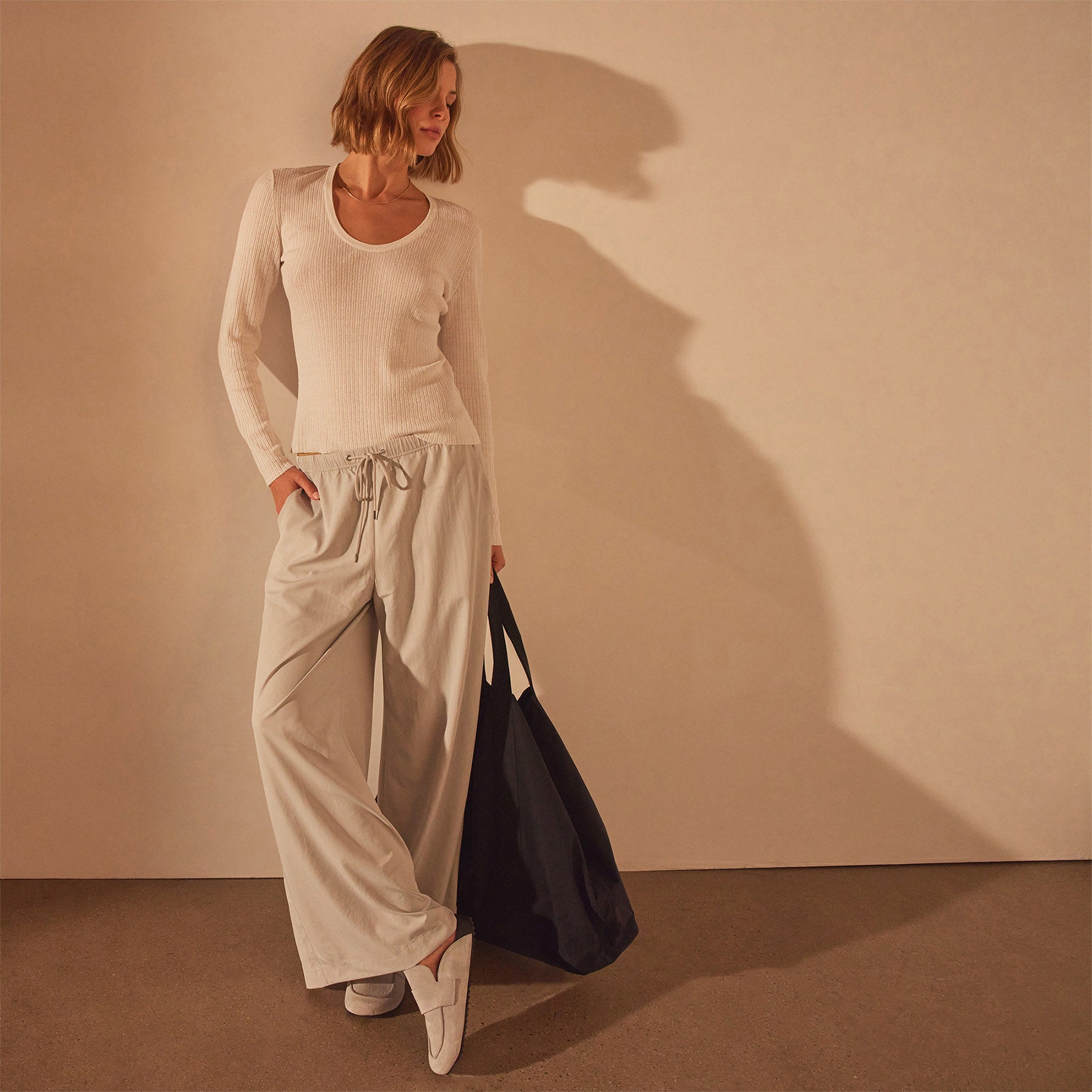 Stretch Linen Ribbed VinNeck in White | James Perse Los Angeles