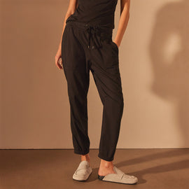 Micro Twill Casual Pant in Black | James Perse Los Angeles