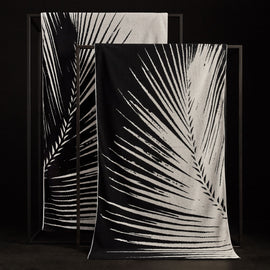 Palm Frond Beach Towel - Black/White | James Perse Los Angeles