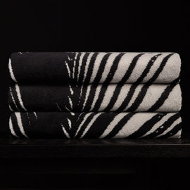 Palm Frond Beach Towel - Black/White | James Perse Los Angeles