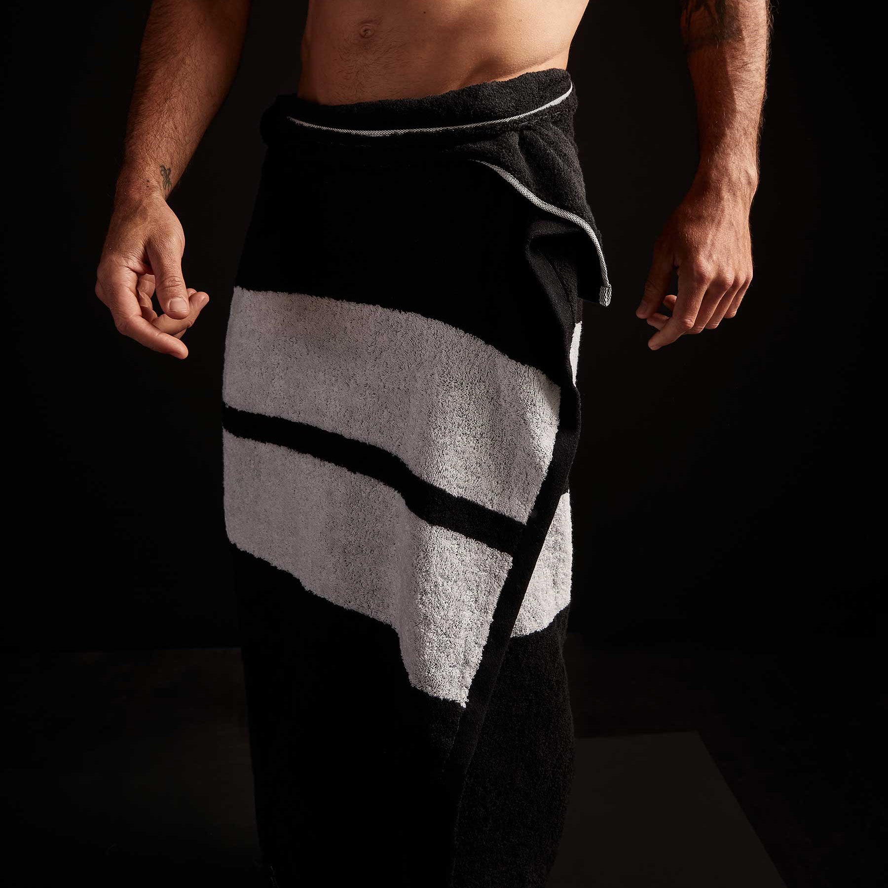 Double Stripe Beach Towel - Black/Optic White | James Perse Los Angeles