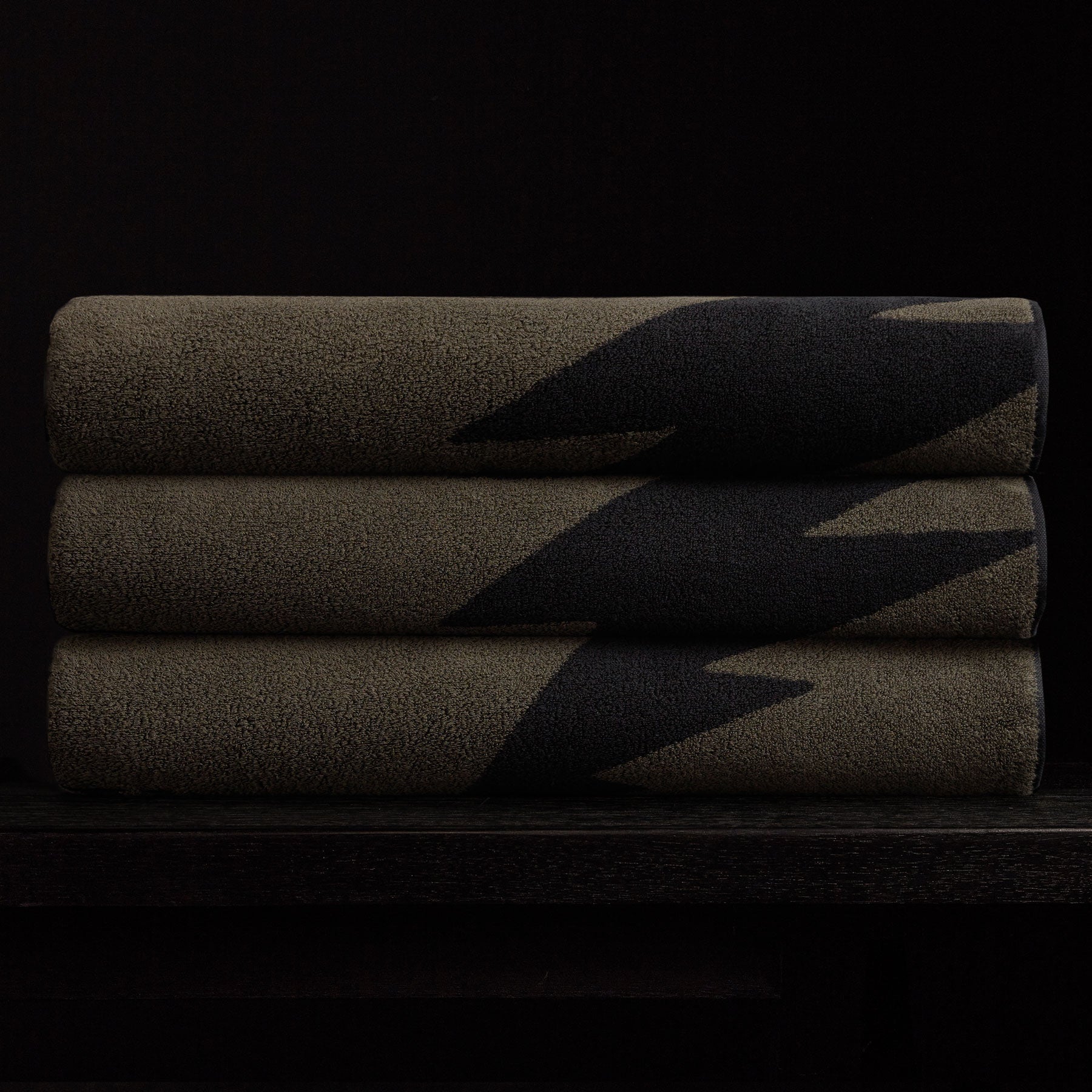 Grateful Dead Beach Towel - Black/Palm | James Perse Los Angeles