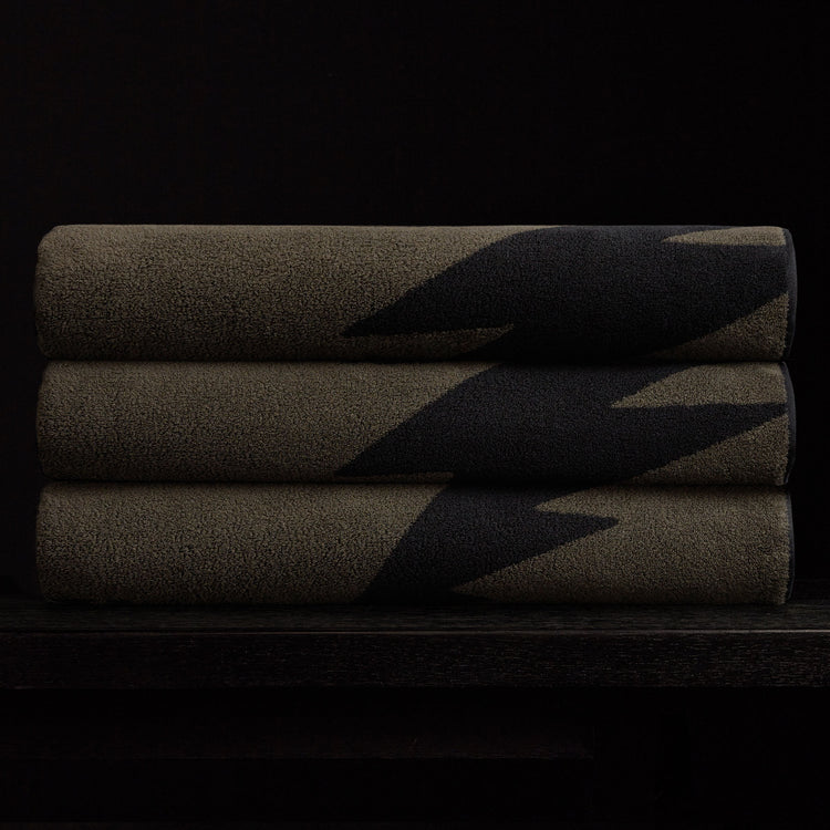 Grateful Dead Beach Towel - Black/Palm | James Perse Los Angeles