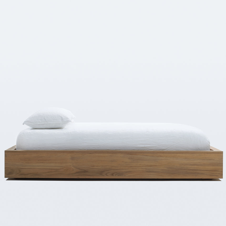 Linen Fitted Sheet In White | James Perse Los Angeles