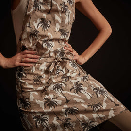 Camo Palm Print Chef's Apron in Desert | James Perse Los Angeles
