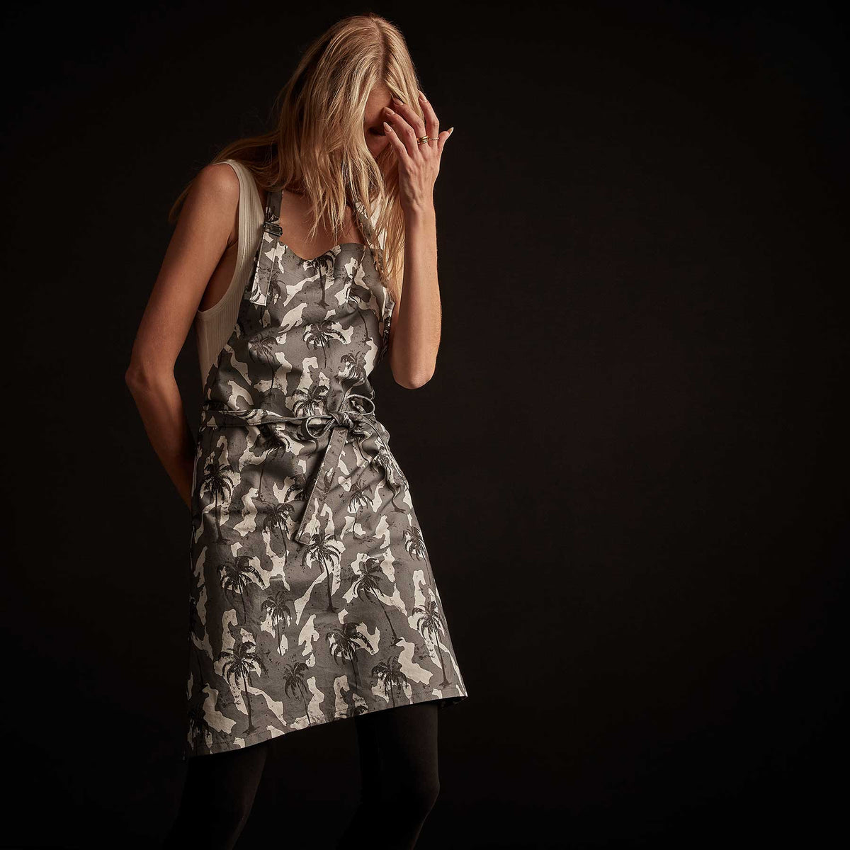 Camo Palm Print Chef's Apron - North | James Perse Los Angeles