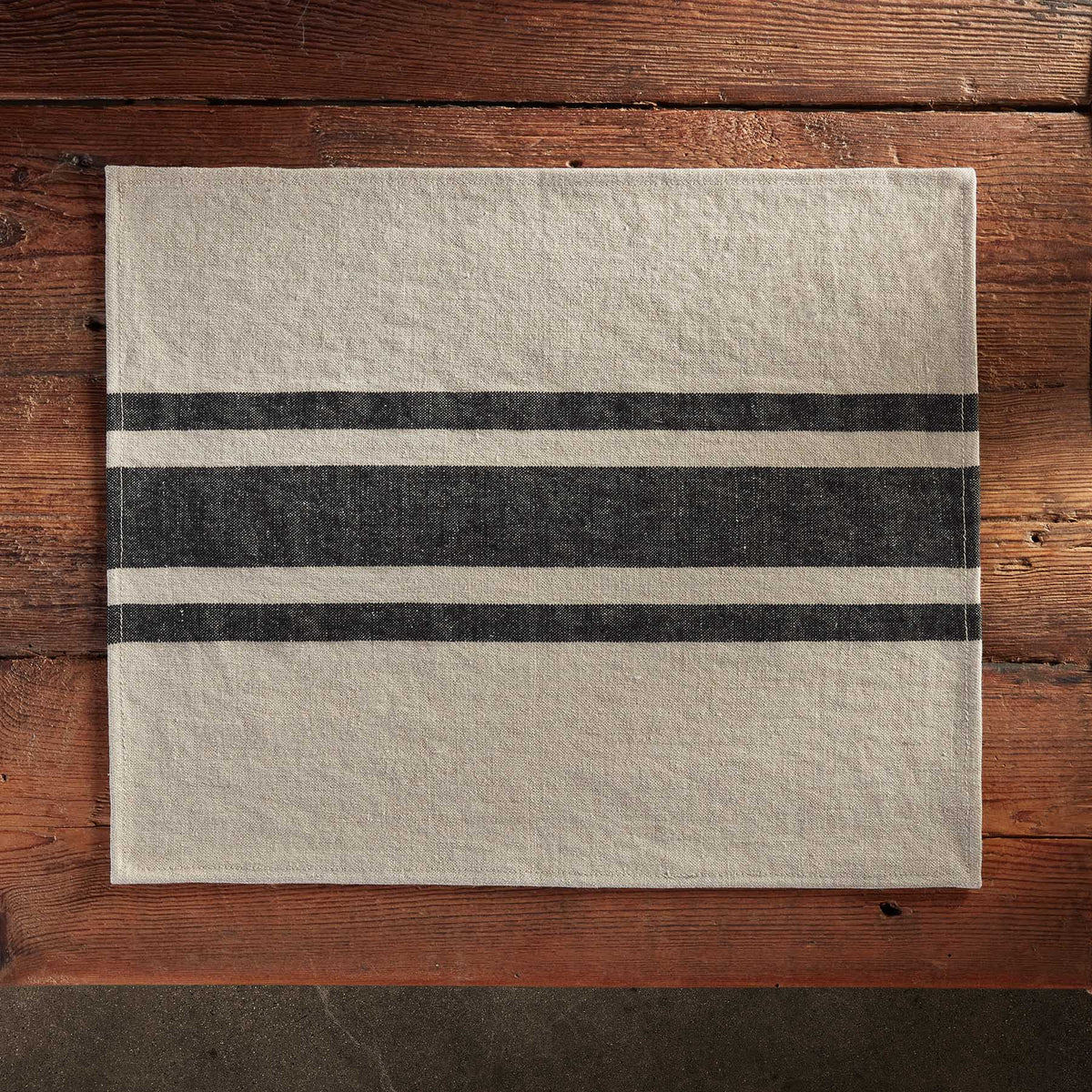 Three Stripe Placemat in Natural/Black | James Perse Los Angeles