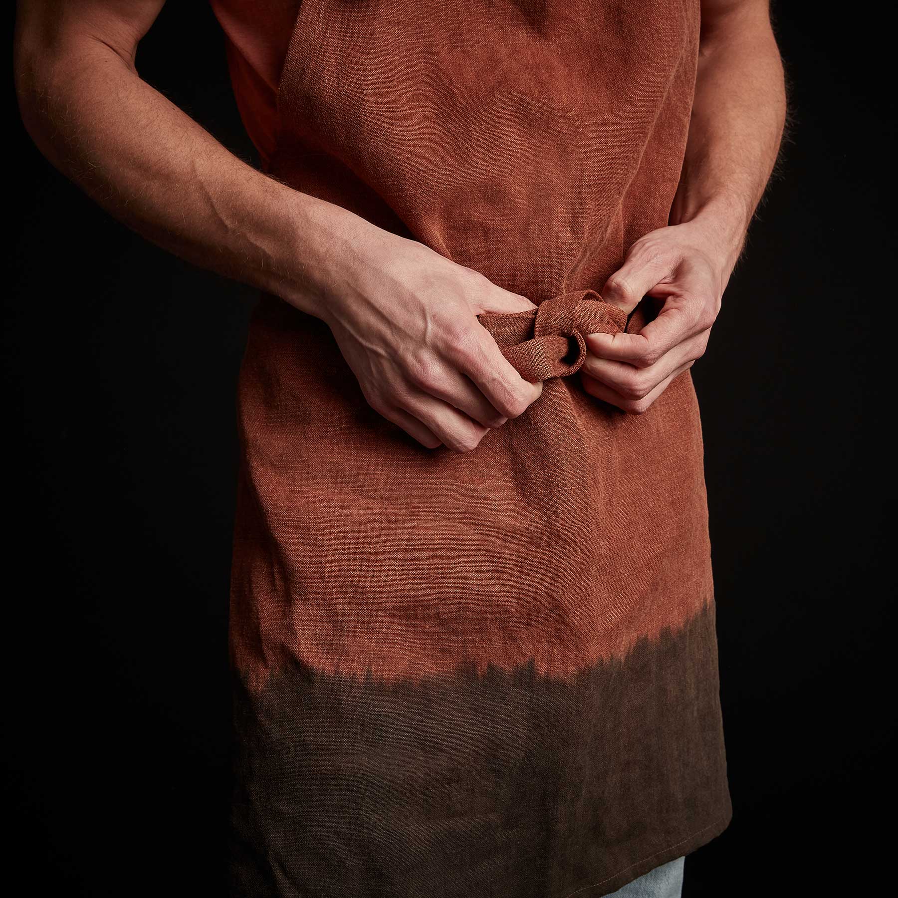 Dip Dye Full Chefs Apron in Dark Rust/ Black | James Perse Los Angeles