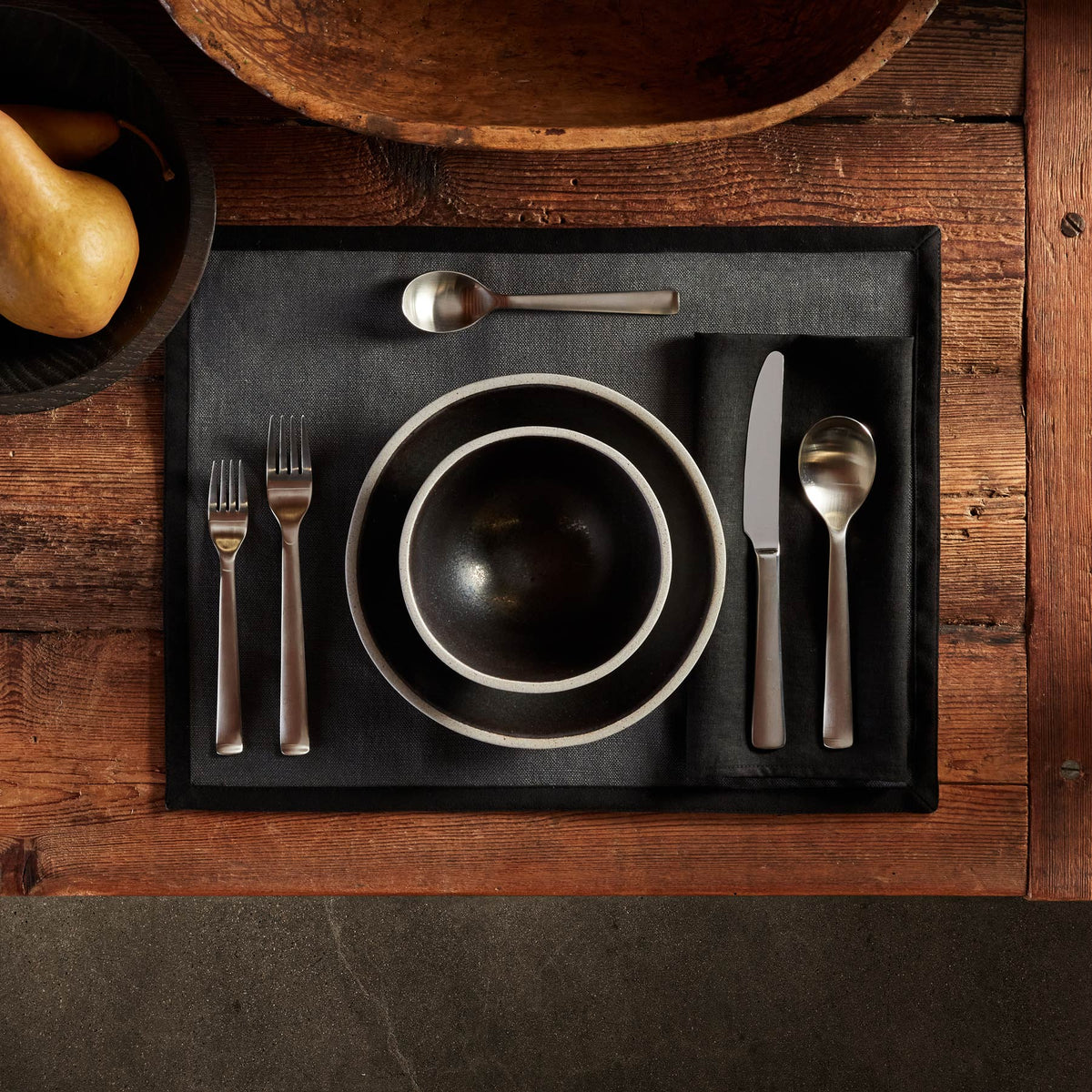 Solid Linen Table Napkin - Black | James Perse Los Angeles