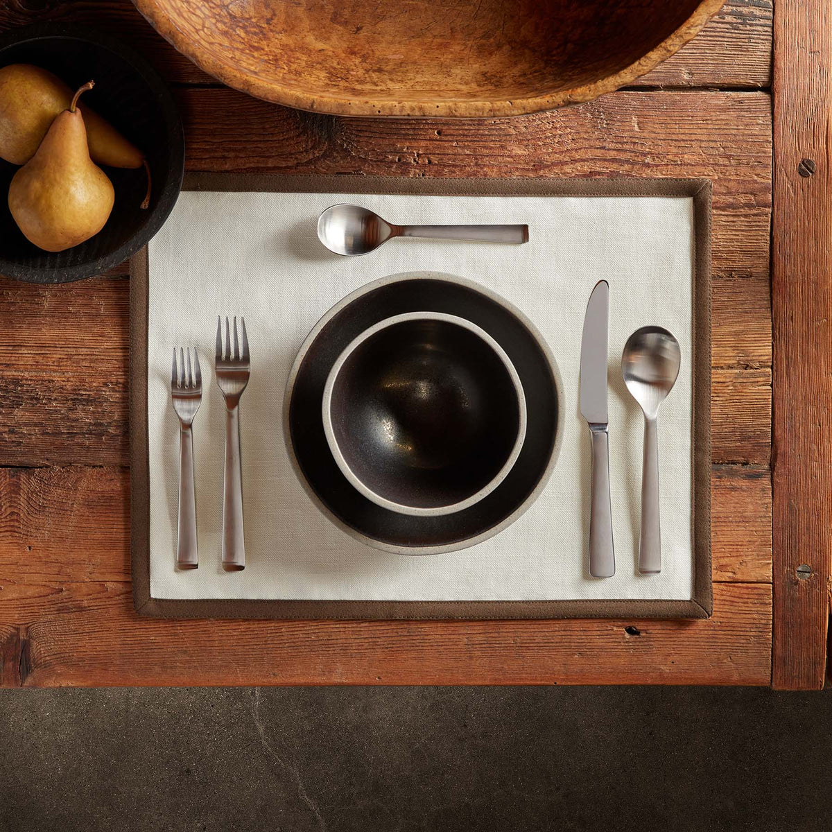 18" X 14" Placemat w/ Suede Trim - Oyster | James Perse Los Angeles