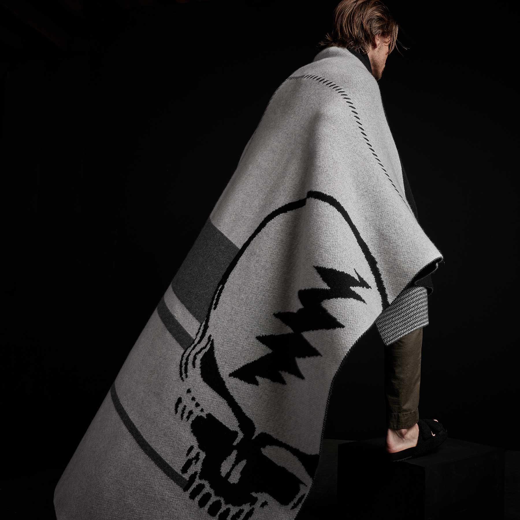 Grateful Dead Cashmere Blanket in Flyash/Black/Dark Grey | James Perse Los Angeles