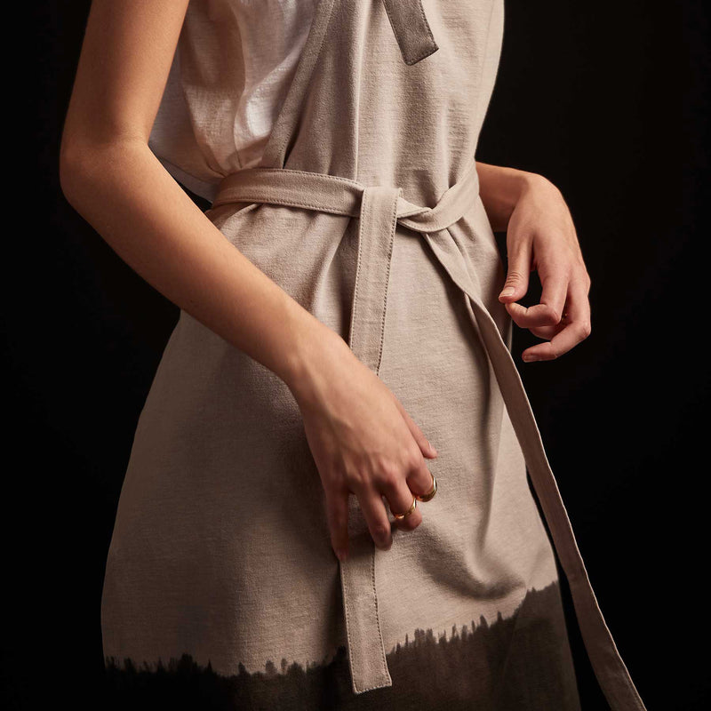 Dip Dye Full Chef's Apron in Dapple/Carbon | James Perse Los Angeles