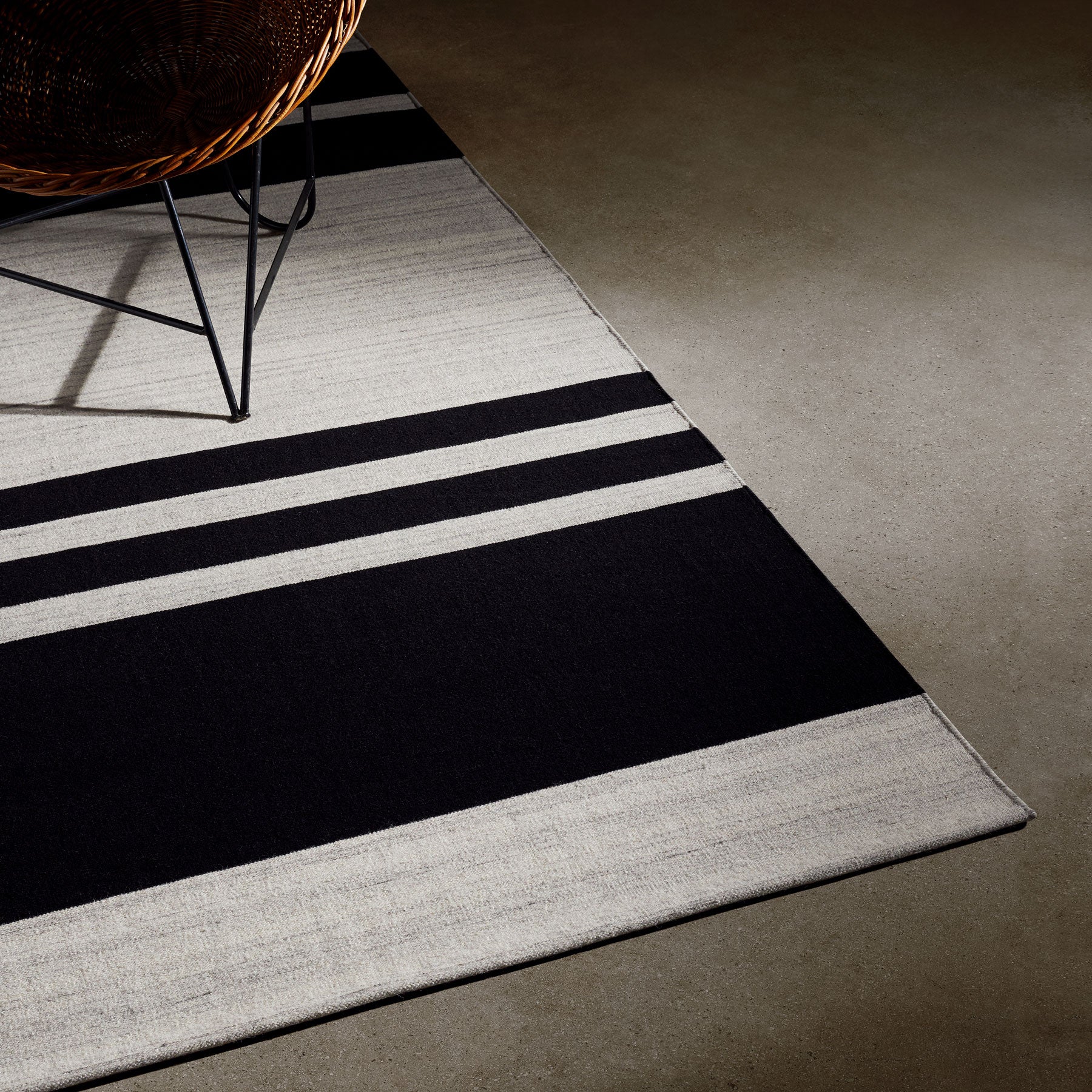 Multi Stripe Area Rug 6Ft X 9Ft in Natural/Black Stripe | James Perse Los Angeles