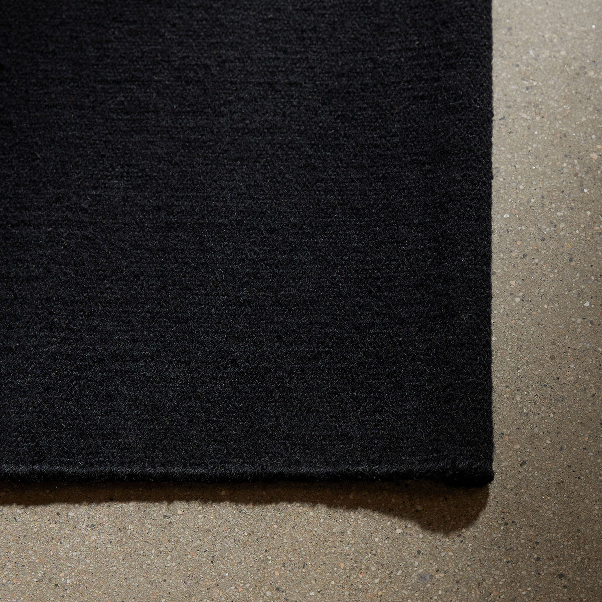 Solid Entry Mat 2Ft X 3Ft in Black | James Perse Los Angeles