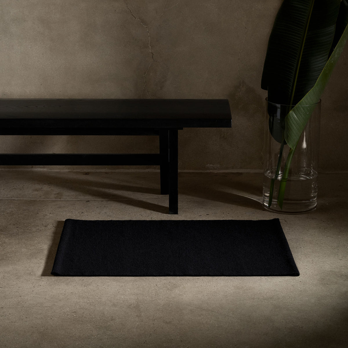 Solid Entry Mat 2Ft X 3Ft in Black | James Perse Los Angeles