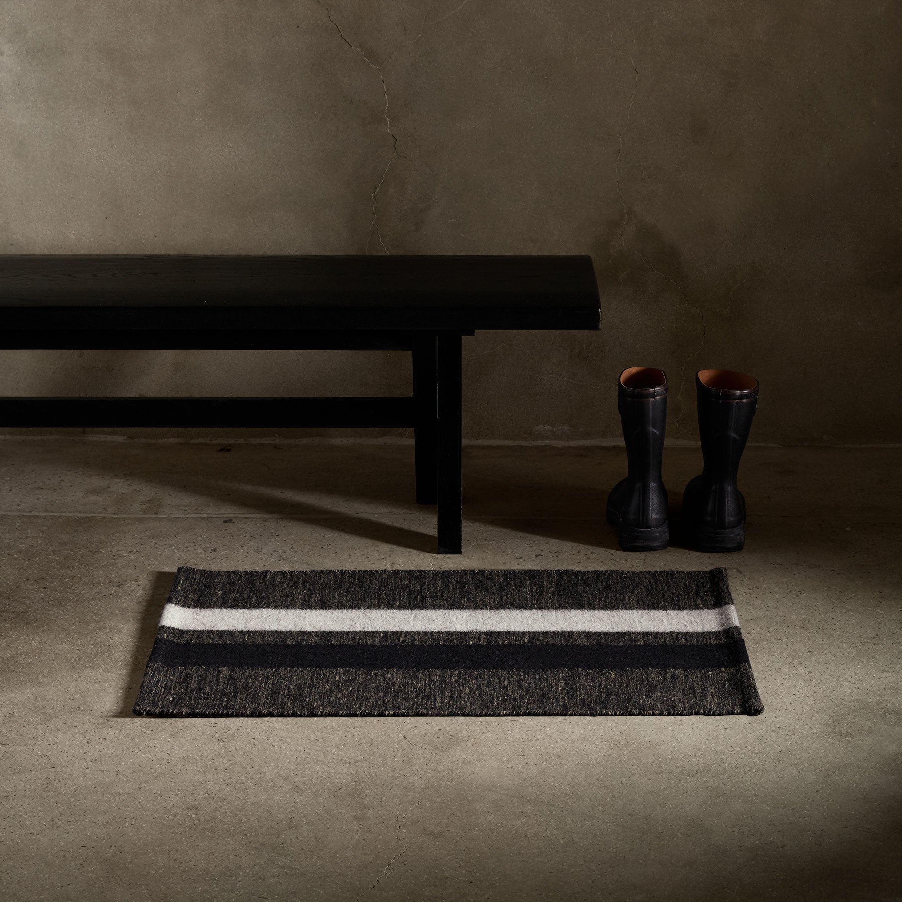 Striped Entry Mat 2Ft X 3Ft in Pearl Grey/Black | James Perse Los Angeles
