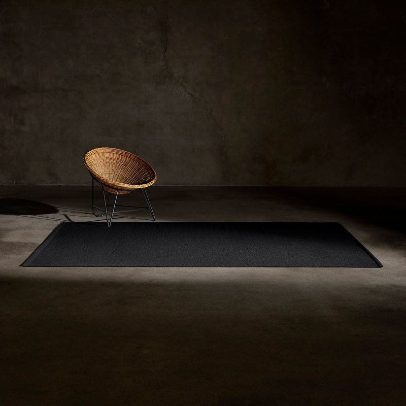 Solid Wool Area Rug 6Ft X 9Ft in Black | James Perse Los Angeles 