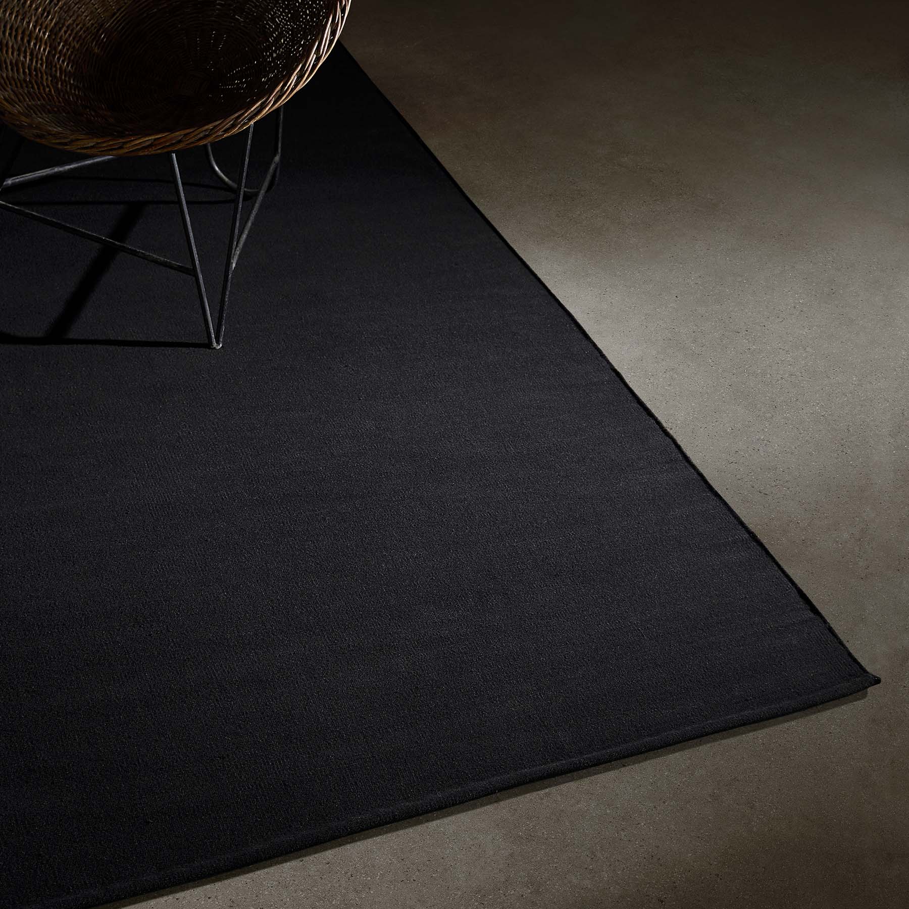 Solid Wool Area Rug 6Ft X 9Ft in Black | James Perse Los Angeles 