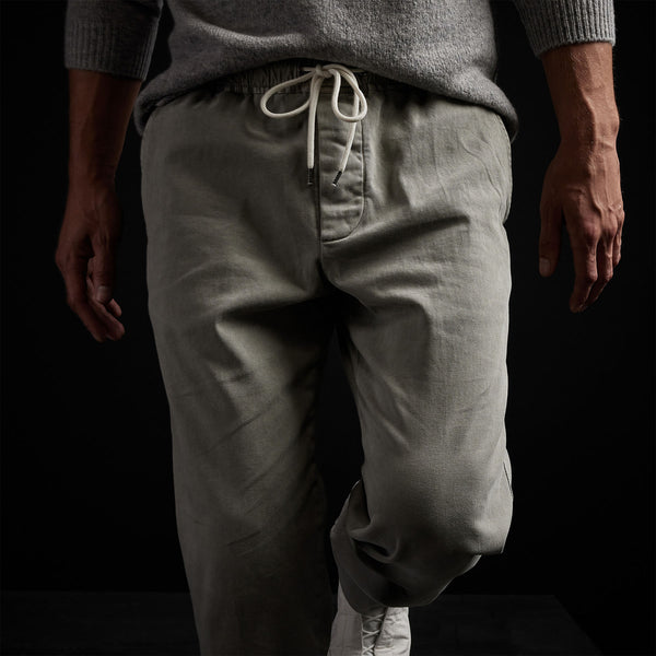 Cotton Twill Work Trouser in Concrete Pigment | James Perse Los Angeles
