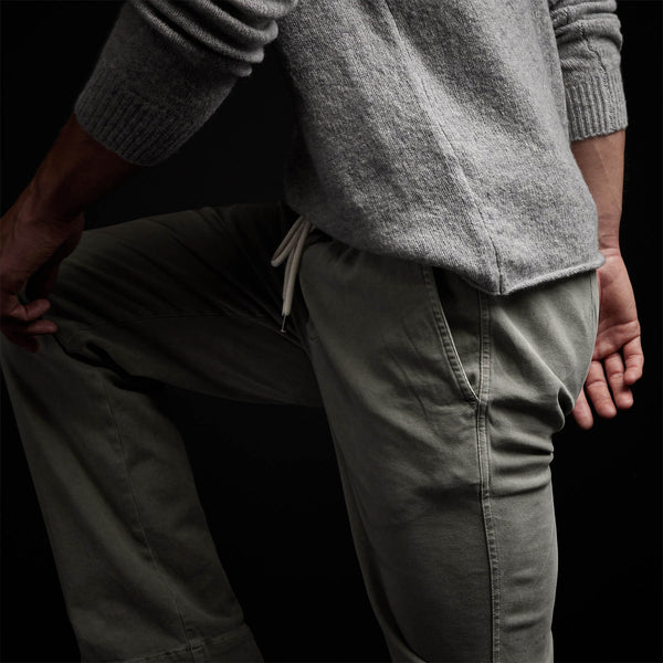 Cotton Twill Work Trouser in Concrete Pigment | James Perse Los Angeles