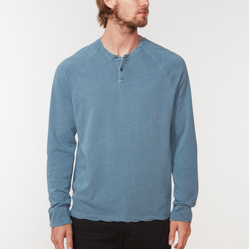 Dry Touch Jersey Raglan Henley in Globe Pigment | James Perse Los Angeles