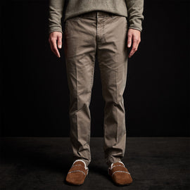 Stretch Supima Cotton Chino in Ammo Pigment | James Perse Los Angeles 
