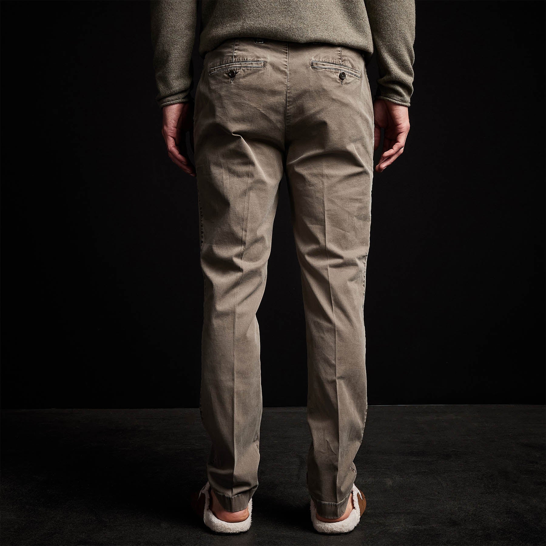Stretch Supima Cotton Chino in Ammo Pigment | James Perse Los Angeles 