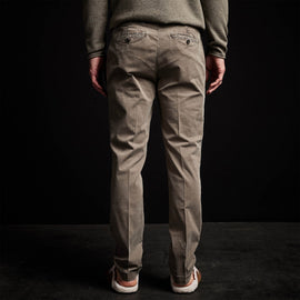 Stretch Supima Cotton Chino in Ammo Pigment | James Perse Los Angeles 